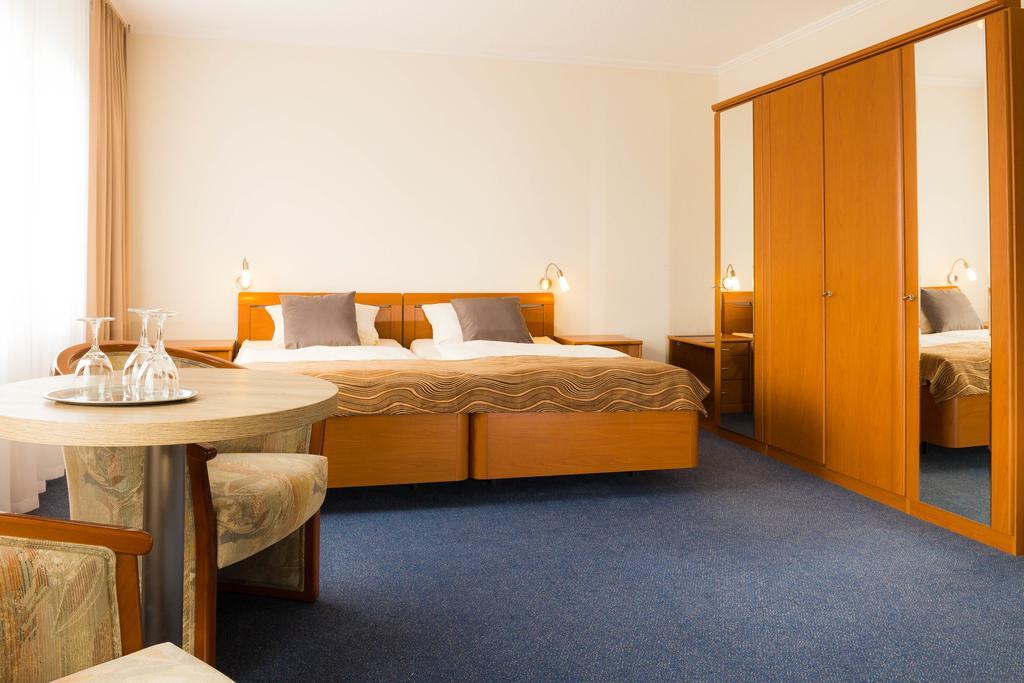 Strand Hotel Nordsee, Hotel Deichlaeufer トッセンス エクステリア 写真